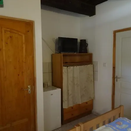 Or-seg Vendeghaz Es Orsegi Orangyal Mezeskalacs דירה